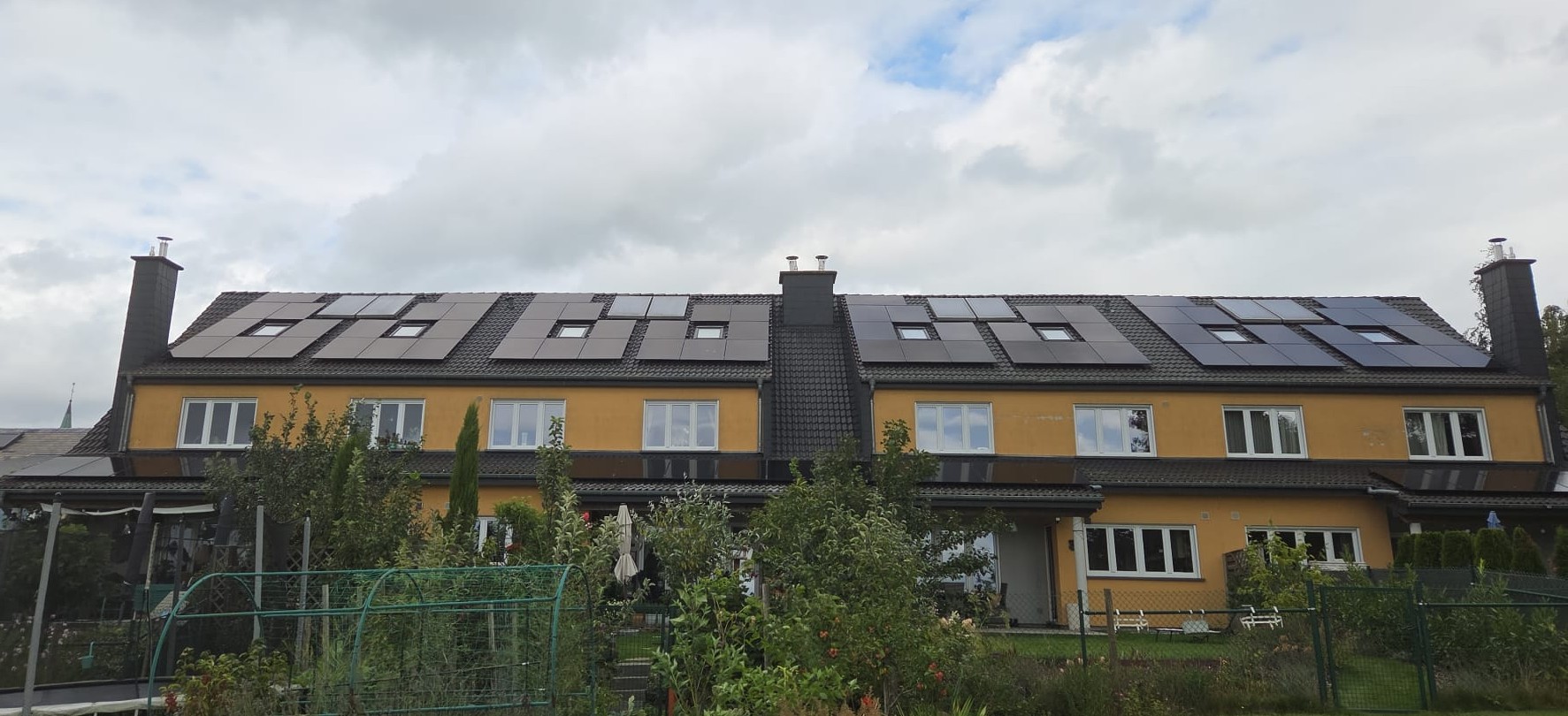 installations photovoltaiques sur 4 maisons